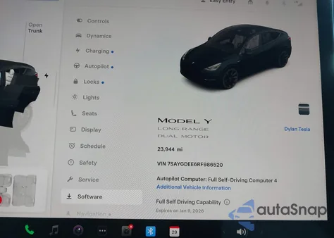2024 Tesla Model Y Long Range Dual Motor All-Wheel Drive z USA, uszkodzony, nr VIN 7SAYGDEE6RF986520